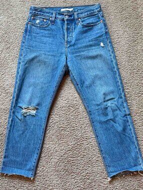 Levi’s Premium Wedgie Straight Jeans Distressed Raw Hem Sz 28